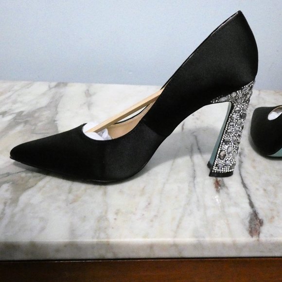 Will Sell!! Betsey Johnson Women's Corie Pump, Black Satin Block Heel, 8  M - Picture 8 of 11